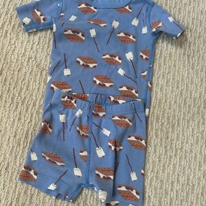 Hanna Andersson Blue Shorts Pajama Set with S'mores Print